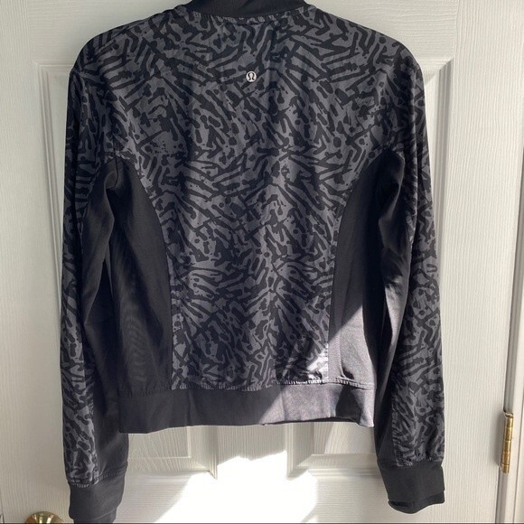 Lululemon Noir II Mesh Bomber Jacket Black Gray Biggie Animal - size 4 - Picture 5 of 9